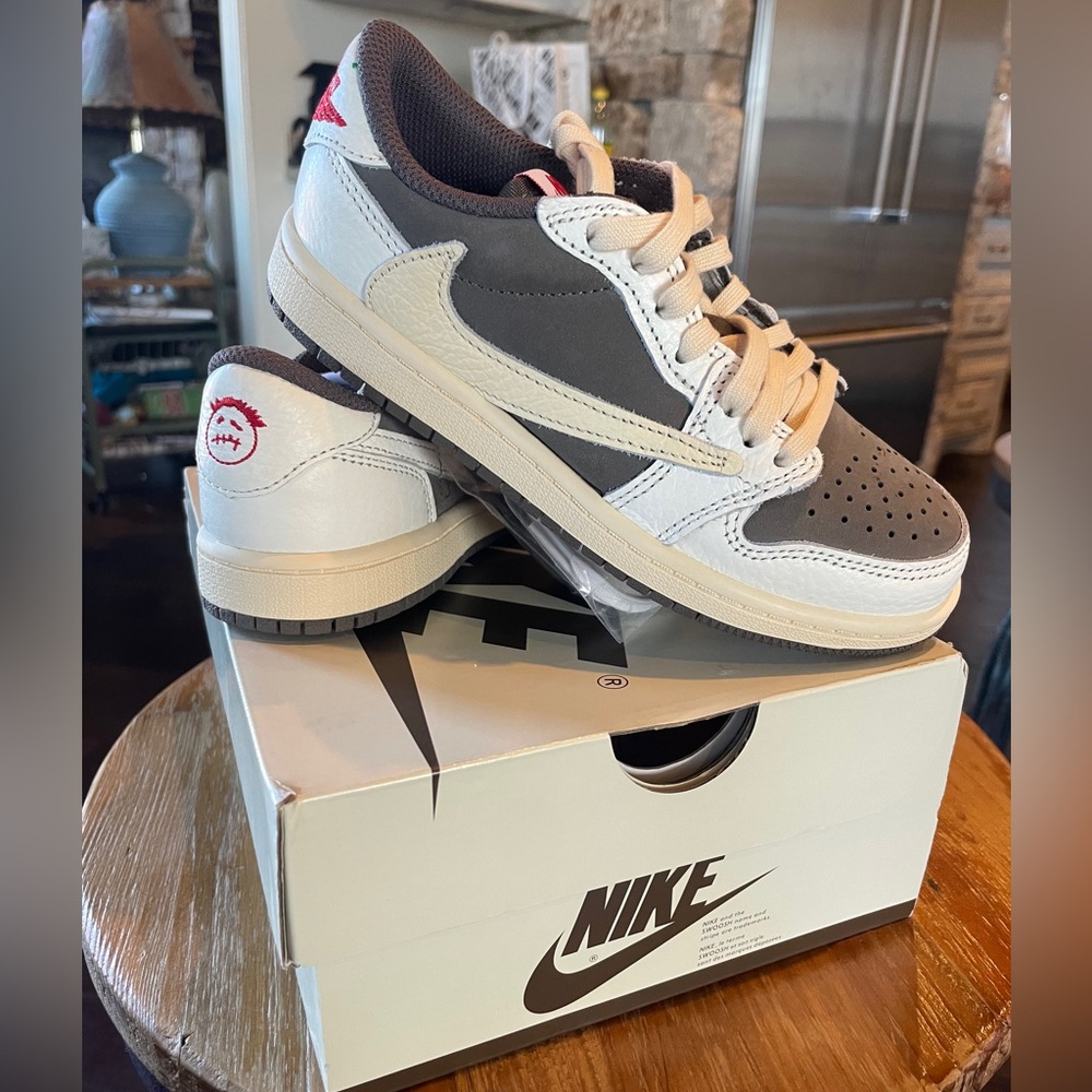 Air Jordan 1 Retro Low "Travis
Scott Reverse Mocha" kids
